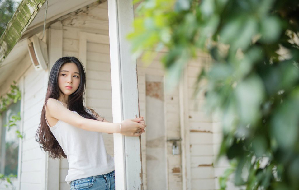 “事急从权，如今既然要用张任，说不得，当用一些手段。”法正微笑道。